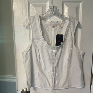 Levi’s White Cotton Sleeveless Button-Up Top